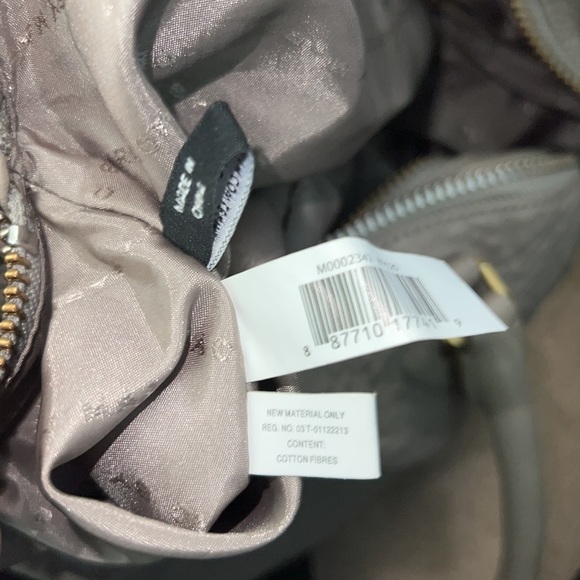 Marc by Marc Jacobs Washed Up’ Mid Sized Pebbled Crossbody - Picture 4 of 6